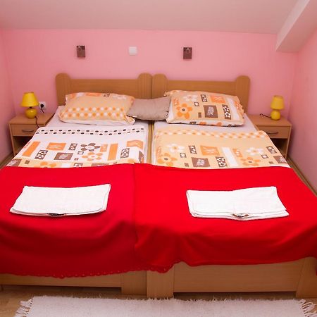 Guest House Pri Treh Lipah พทุย ภายนอก รูปภาพ