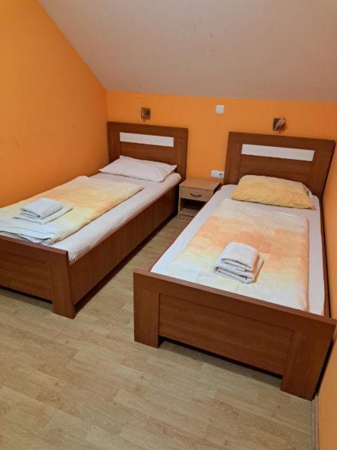 Guest House Pri Treh Lipah พทุย ภายนอก รูปภาพ
