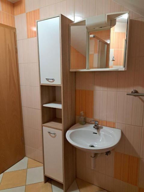 Guest House Pri Treh Lipah พทุย ภายนอก รูปภาพ