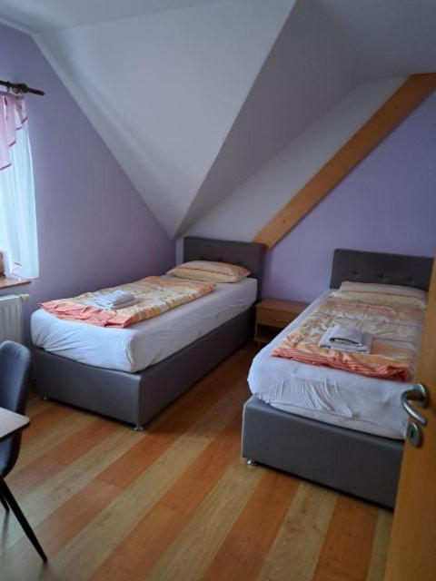 Guest House Pri Treh Lipah พทุย ภายนอก รูปภาพ