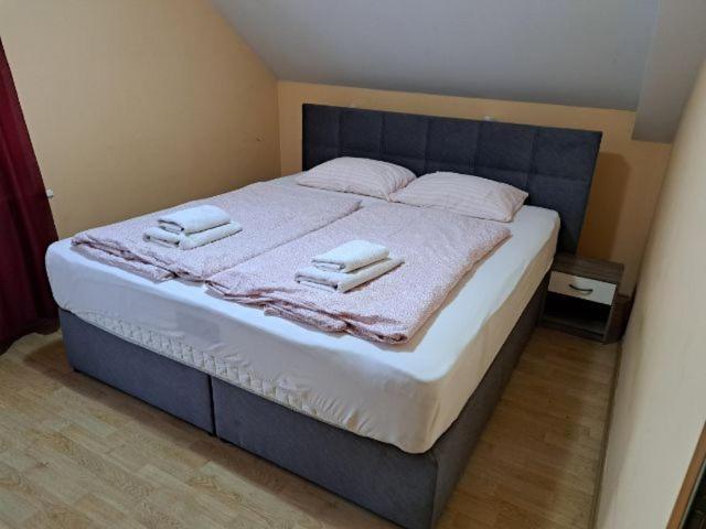 Guest House Pri Treh Lipah พทุย ภายนอก รูปภาพ