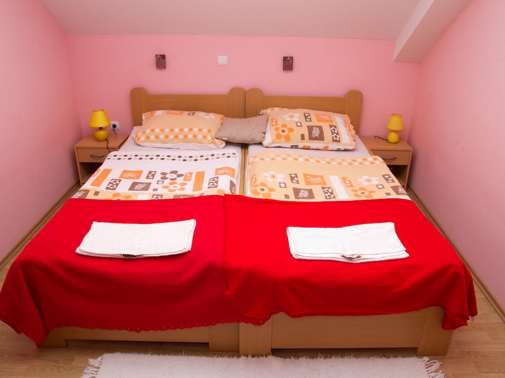 Guest House Pri Treh Lipah พทุย ภายนอก รูปภาพ