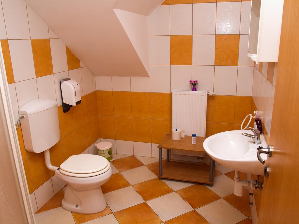 Guest House Pri Treh Lipah พทุย ภายนอก รูปภาพ