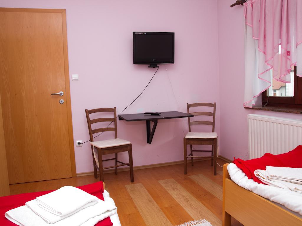 Guest House Pri Treh Lipah พทุย ภายนอก รูปภาพ