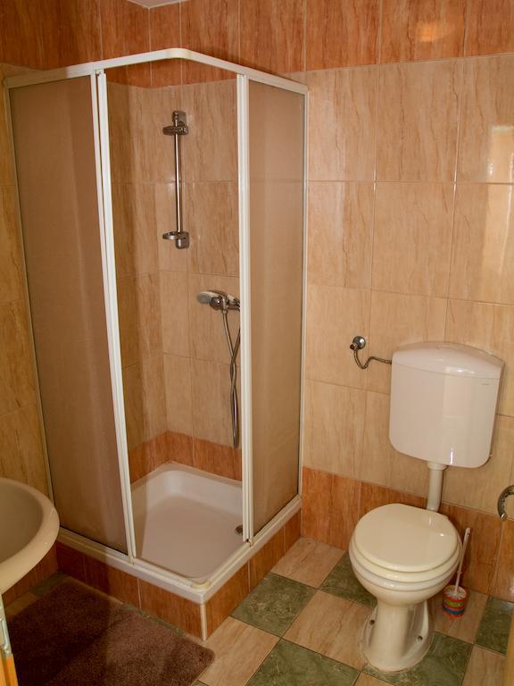 Guest House Pri Treh Lipah พทุย ภายนอก รูปภาพ